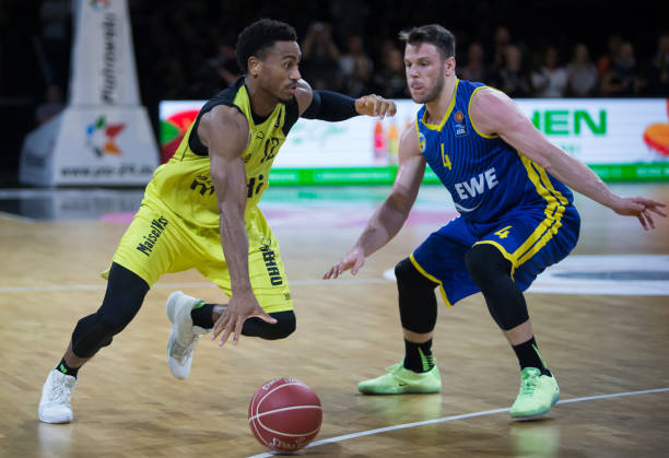 两翼齐飞 两翼齐飞