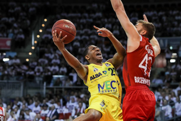 许多观众在 许多观众在